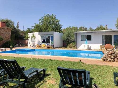 One bedroom bungalow with shared pool enclosed garden and wifi at Silves gîte à louer Encherim