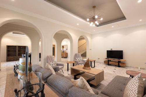 Maison Privee - Luxury 5BR Villa with Private Pool and Beach