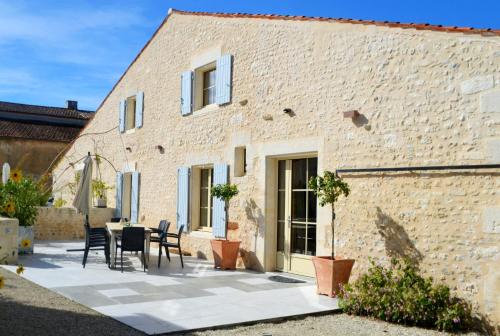 Maison de 4 chambres avec jardin amenage et wifi a Cabariot