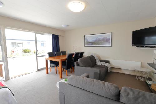 2 bedrooms, 4 beds