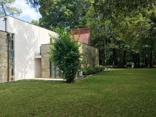 2 bedrooms house with furnished garden and wifi at Guilhabreu 6 km away from the beach gîte à louer Bragadela