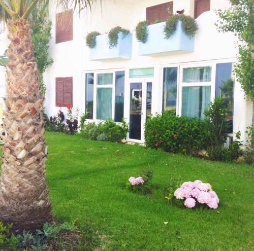 2 bedrooms apartement at Fnideq 10 m away from the beach with furnished garden