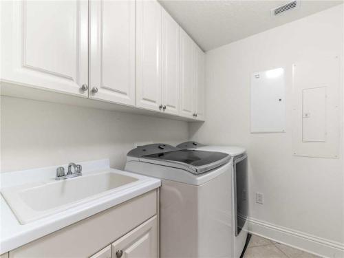Sand Pearl 1406 2 Bedrooms Diamond Rated Pool Gym Sleeps 6 - image 3