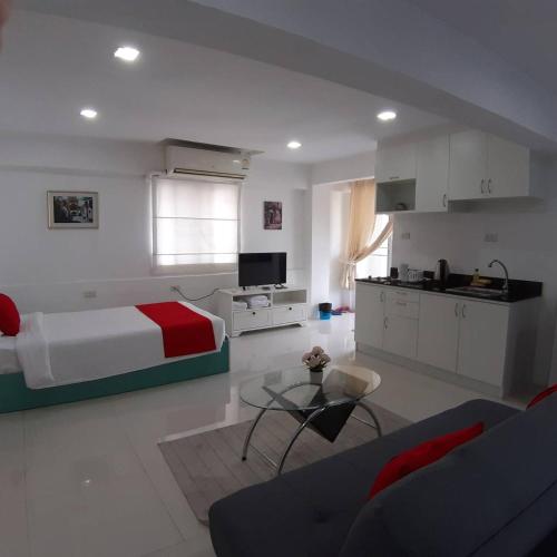 SLT Apartment Bangkok Room Type - Standard Triple Studio