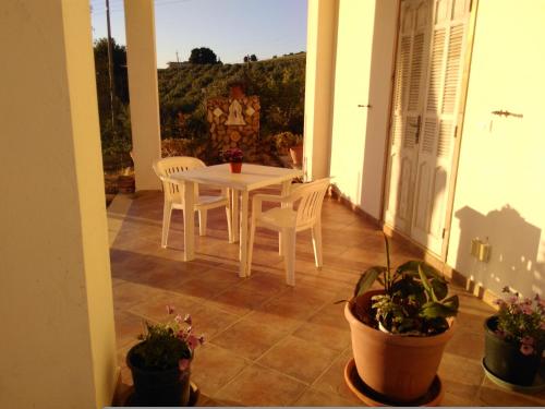 One bedroom appartement with sea view furnished terrace and wifi at Sciacca 7 km away from the beach