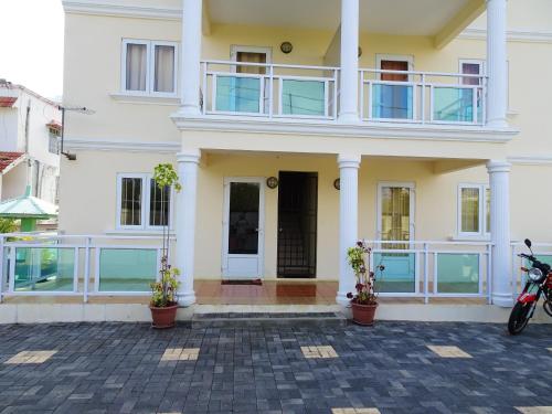 Apartment with 2 bedrooms in Pereybere with shared pool and enclosed garden 500 m from the beach