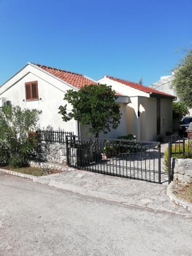 Apartment Basic Petrcane 