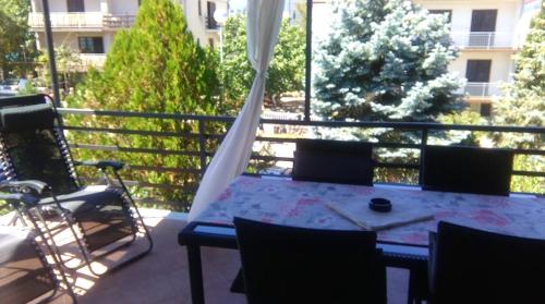  Apartment with 2 bedrooms in Njivice with enclosed garden and WiFi 500 m from the beach, Pension in Njivice