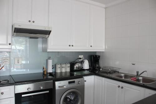 Waterfront - Knysna Quays Accommodation- Family Apartments - image 2