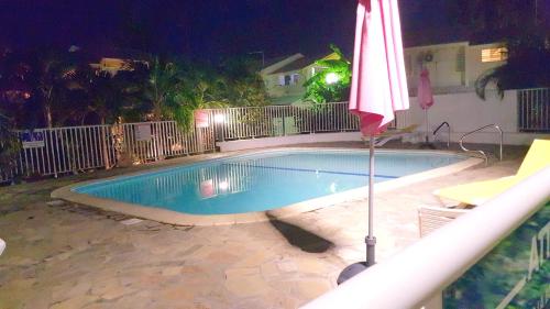 Studio a Saint Francois a 100 m de la plage avec piscine partagee terrasse et wifi - Location saisonnière - Saint François