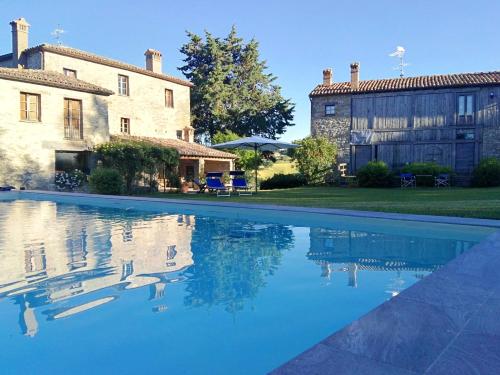 6 bedrooms villa with shared pool jacuzzi and enclosed garden at Frontino 4 km away from the beach gîte à louer Torriola