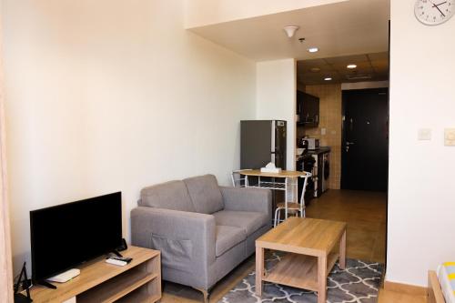 Signature Holiday Homes - Furnished Studio in Silicon Gates 1 - image 6