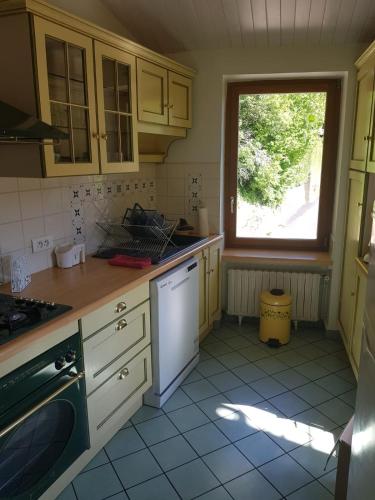 virtuve, Maison d'Hôtes "La Pierre Pointue" (Maison d'Hotes "La Pierre Pointue") in Vezins-de-Levezou