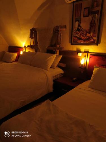4 queen beds