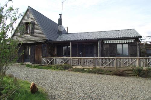 Le Chalet : Grand gîte avec piscine chauffée gîte à louer Golf Viré La Dathée