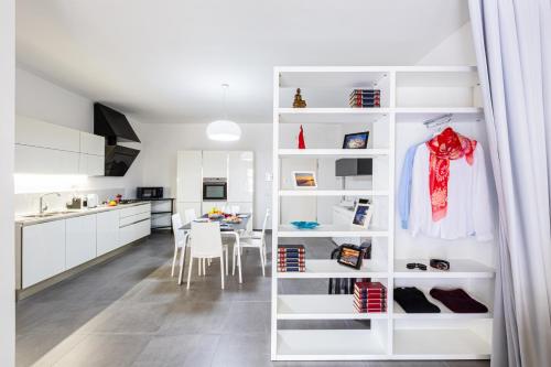 Modern spacious apartment with terrace, balconies, solarium & gym