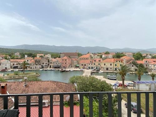 Mediteran Hvar - Modern Rooms and Restaurant, B&B