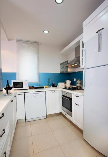 The Room Hotel & Apartments - image 8