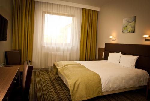 Hotel Pod Dębem - image 3