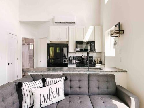 Cozy Smoky Mountain Tiny House - image 7