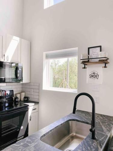 Cozy Smoky Mountain Tiny House in Pigeon Forge (TN)