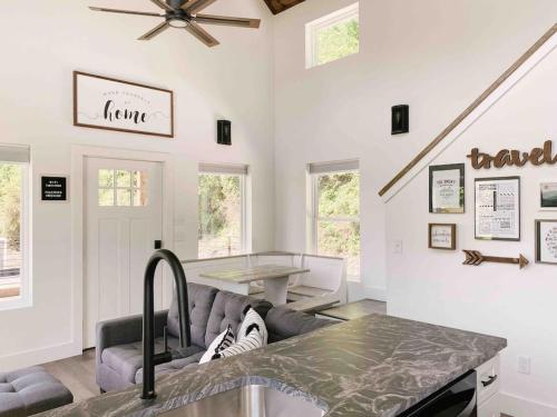 Cozy Smoky Mountain Tiny House in Pigeon Forge (TN)
