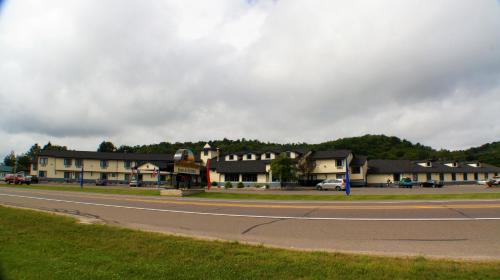 Pictured Rocks Inn and Suites