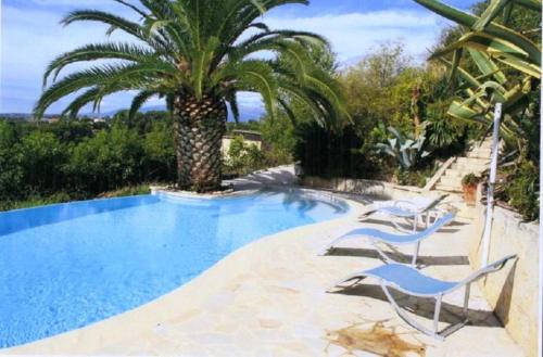 Studio a Cagnes sur Mer avec magnifique vue sur la mer piscine partagee jardin clos a 5 km de la plage - Location saisonnière - Cagnes-sur-Mer