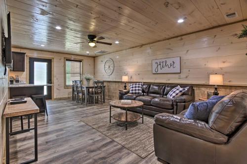 Rustic Mtn Retreat 1 Mi to Pigeon Forge Parkway! - image 2
