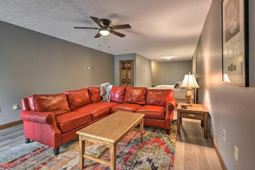 Blue Moon Cottage with Amazing Views of 5 Counties in Danville, USA