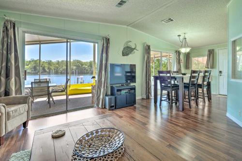 Anglers Getaway Homosassa Home with Boat Dock! in โฮโมซัสซา (FL)