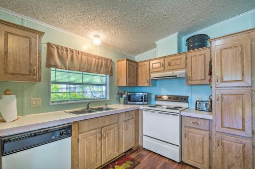 Anglers Getaway Homosassa Home with Boat Dock! in โฮโมซัสซา (FL)