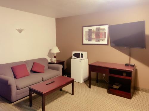 Ramada by Wyndham Red Deer Hotel & Suites