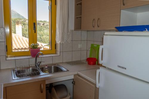 Trisilio, Kardhamili (foto 10)