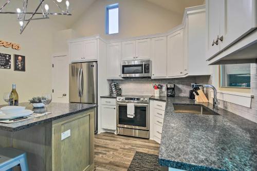 Romantic Wine Country Escape with Hot Tub and Patio! - image 6