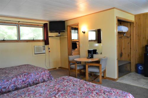 Baileys Sunset Motel – Baileys Harbor, WI