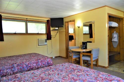 Baileys Sunset Motel – Baileys Harbor, WI