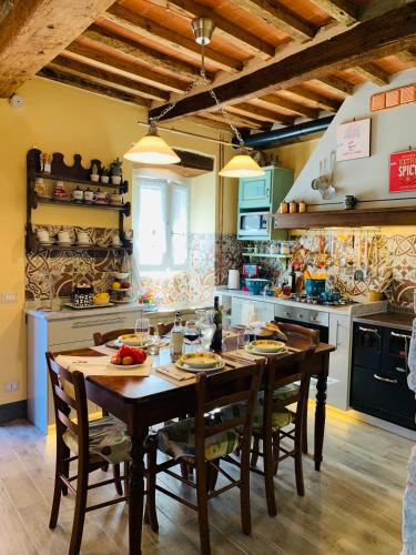 Kitchen, Casa Emma Fiattone in Garfagnana in Lucca City Center