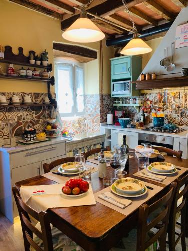 Kitchen, Casa Emma Fiattone in Garfagnana in Lucca City Center