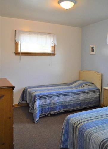 2 bedrooms, 4 beds