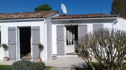 Maison de 3 chambres avec jardin clos et wifi a Le Bois Plage en Re a 1 km de la plage gîte à louer Le Bois-Plage-en-Ré