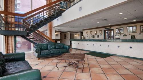 Miami Gardens Inn and Suites - 로비