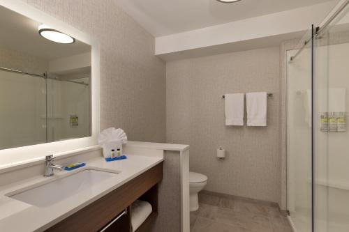 Holiday Inn Express & Suites - Portland Airport - Cascade Stn, an IHG Hotel