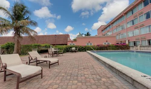 Miami Gardens Inn and Suites - 수영장