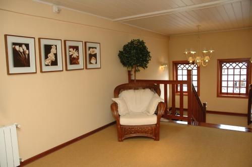 Standard Twin Room image 1