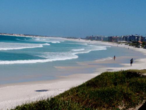 AP BRAGA A 400m DA PRAIA - TODO EQUIPADO, 3 QUARTOS COM AR COND, WIFI, ESTACIONAMENTO GRATIS, PORTAR - Cabo Frio