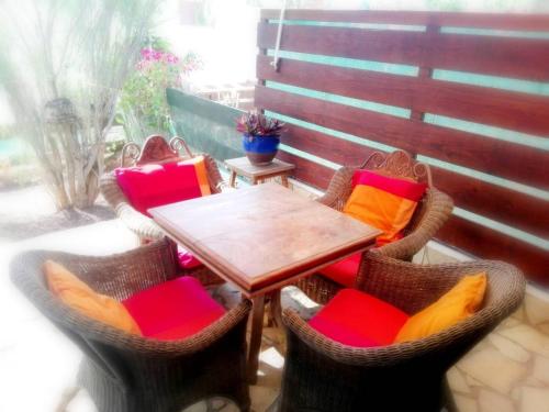 2 bedrooms house at Arona 500 m away from the beach with enclosed garden gîte à louer Las Galletas