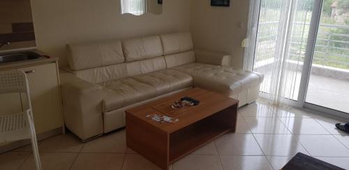  A&B Apartments in Ofrynio