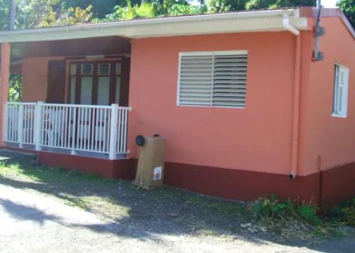 Maison de 2 chambres avec terrasse amenagee a Bouillante a 2 km de la plage - Location saisonnière - Bouillante