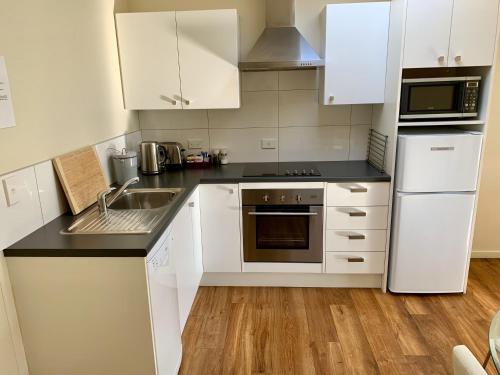 Cocina, Amberley Serviced Apartments in Amberley